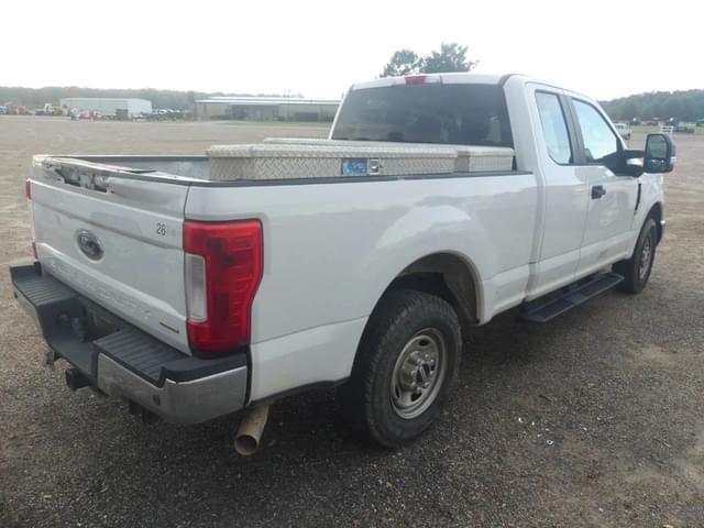 Image of Ford F-250 equipment image 2