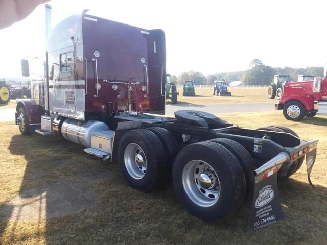 Image of Peterbilt 389 equipment image 3