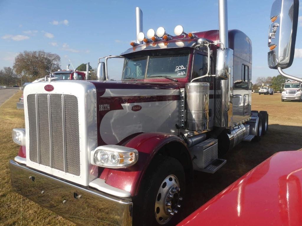 2022 Peterbilt 389 Equipment Image0