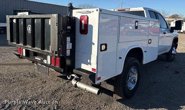 Image of Chevrolet 3500HD equipment image 4