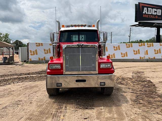 Image of Western Star 4900 SF equipment image 1
