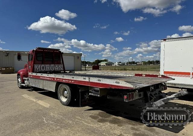 Image of Peterbilt 337 equipment image 2