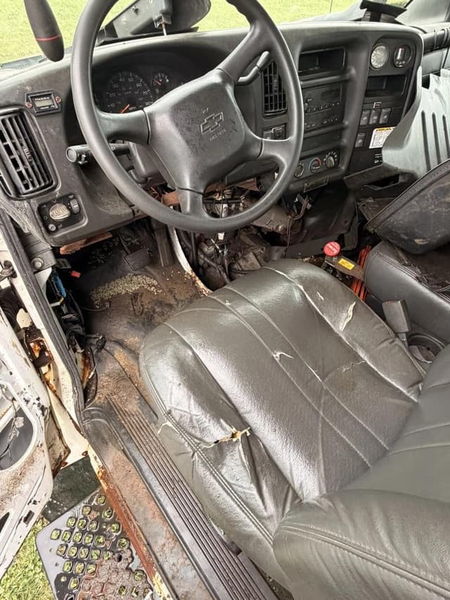 Image of Chevrolet C5500 equipment image 3