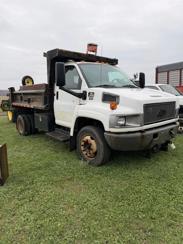Chevrolet C5500 Equipment Image0