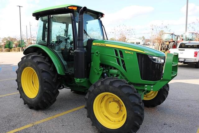 Image of John Deere 5090E equipment image 4