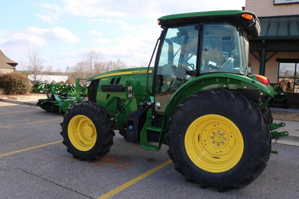 Image of John Deere 5090E Primary image