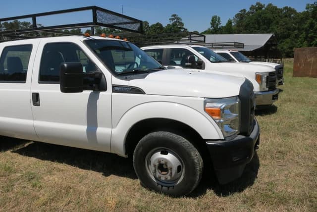 Image of Ford F-350 equipment image 2