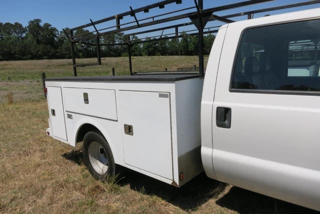 Image of Ford F-350 equipment image 4
