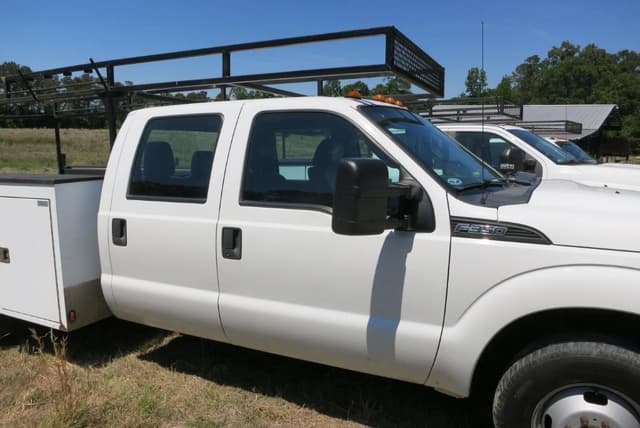 Image of Ford F-350 equipment image 3