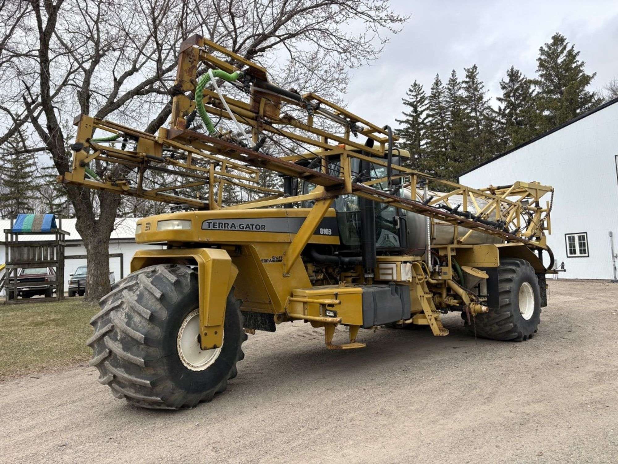 1998 Ag-Chem Terra-Gator 8103 Equipment Image0