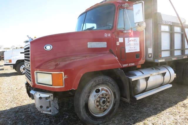 Image of Mack CH613 equipment image 1