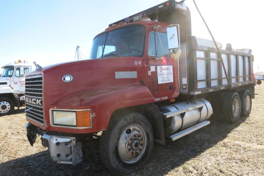1994 Mack CH613 Equipment Image0