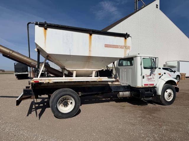 Image of International 4900 equipment image 2