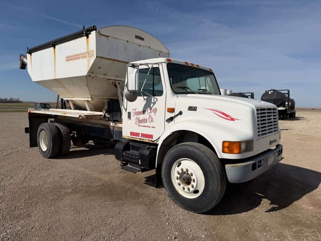 Image of International 4900 equipment image 1