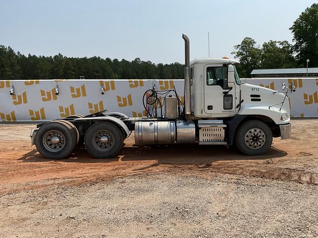 Image of Mack Pinnacle CXU613 equipment image 3