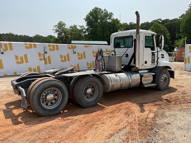Image of Mack Pinnacle CXU613 equipment image 4
