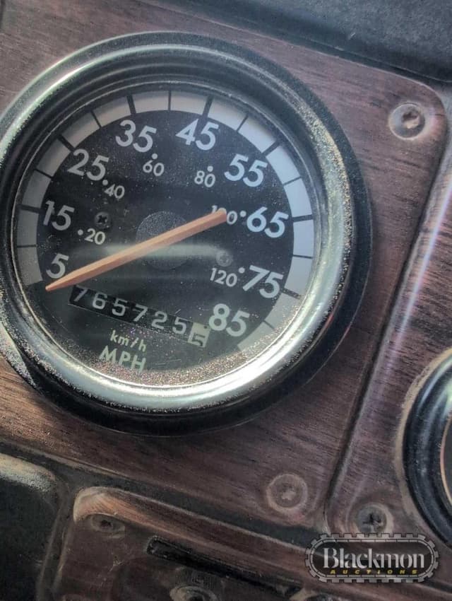 Image of Freightliner FLD120 equipment image 3