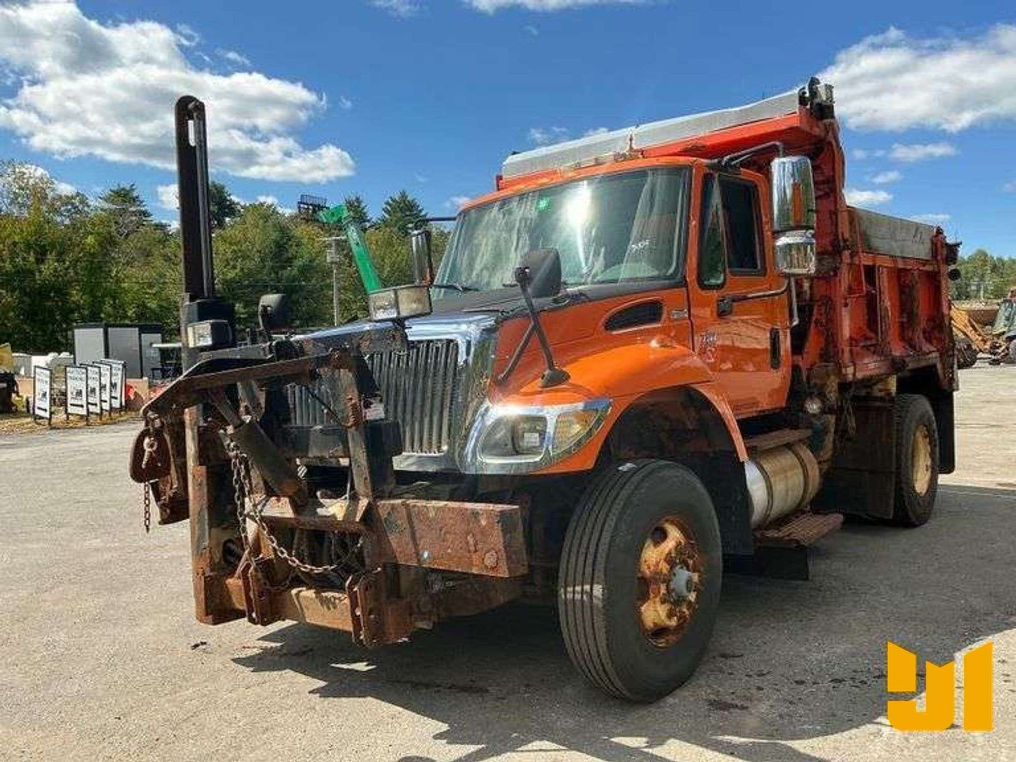 2006 International 7500 Equipment Image0