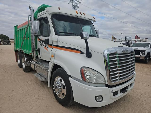 Image of Freightliner Cascadia equipment image 2