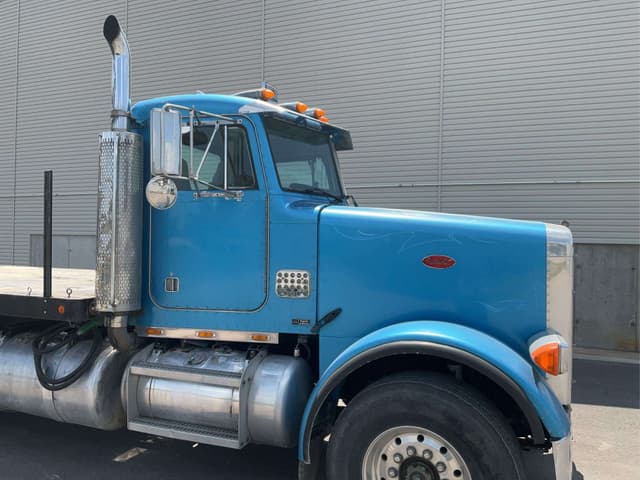 Image of Peterbilt 357 equipment image 4