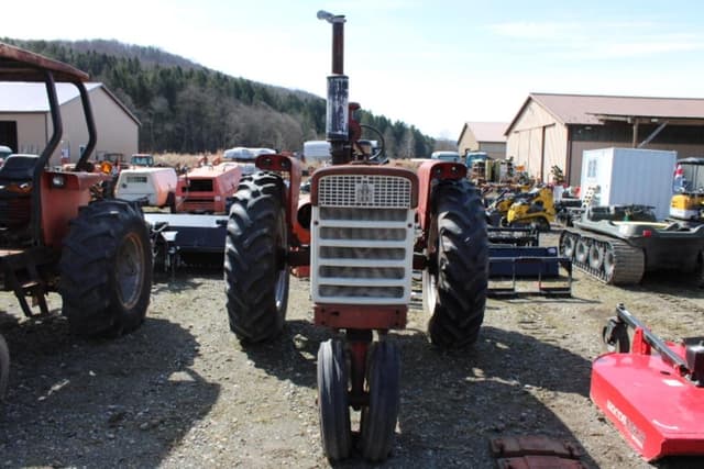 Image of International Harvester 560 equipment image 1