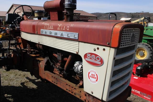 Image of International Harvester 560 equipment image 4