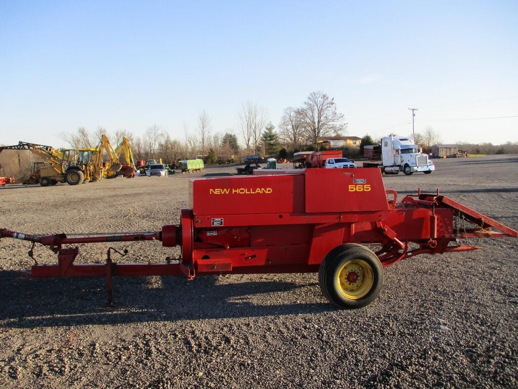 Main image New Holland 565