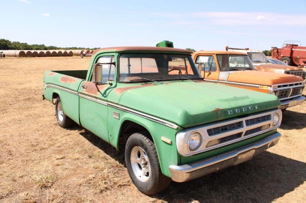 Main image Dodge 100