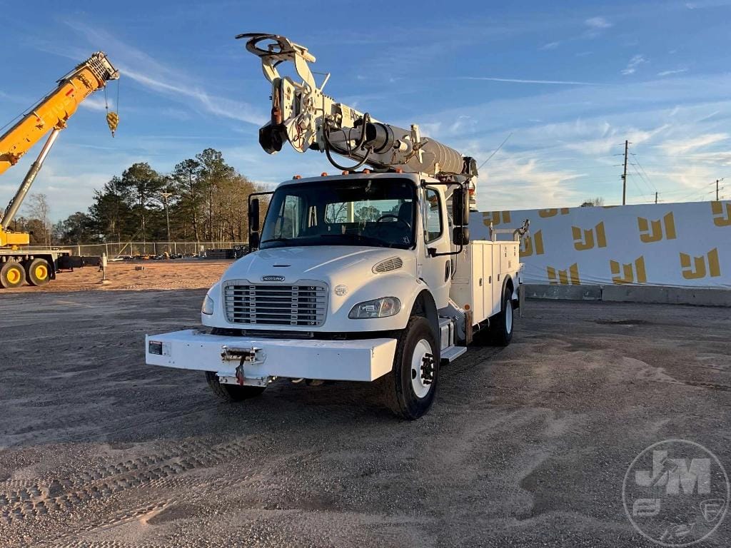 Freightliner M2 106 Equipment Image0