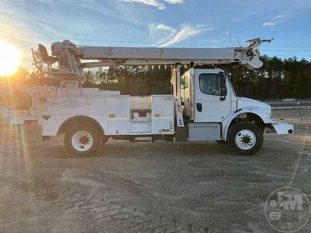 Image of Freightliner M2 106 equipment image 3