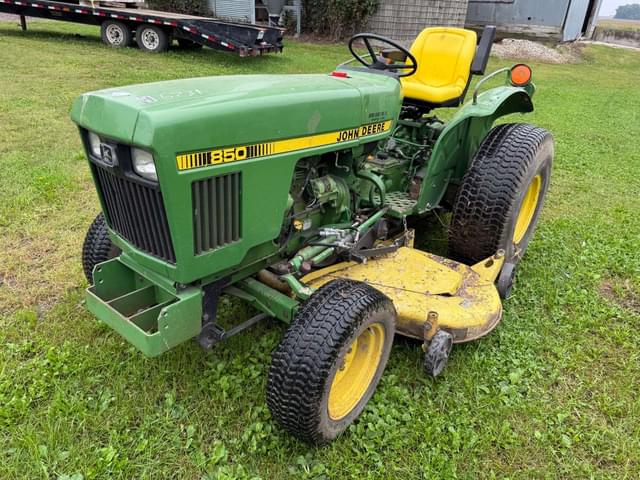 Image of John Deere 850 equipment image 1