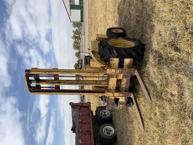 Image of International Harvester 5614 equipment image 1