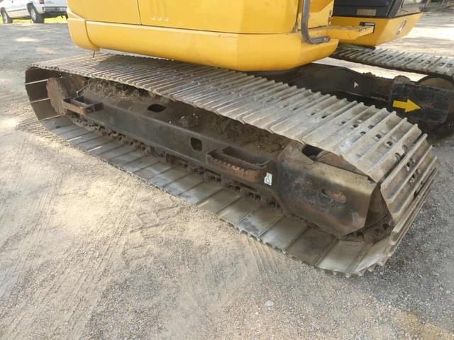 Image of John Deere 135G equipment image 4