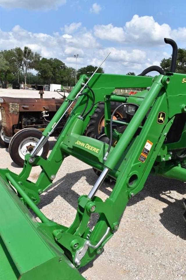 Image of John Deere 5075E equipment image 4