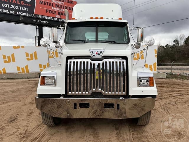 Image of Western Star 4700SF equipment image 1