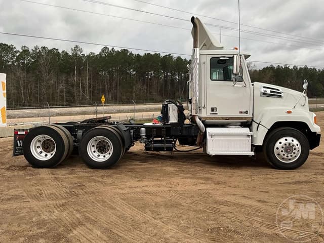 Image of Western Star 4700SF equipment image 3