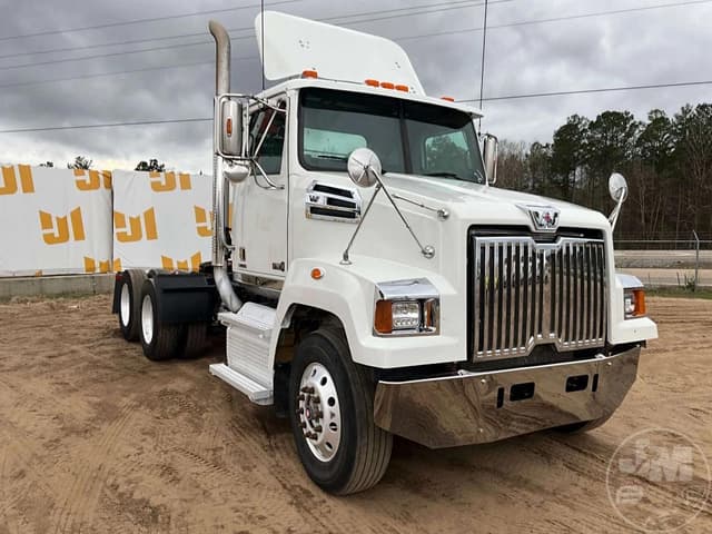 Image of Western Star 4700SF equipment image 2