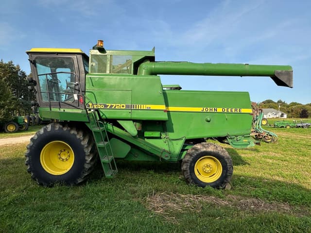 Image of John Deere 7720 equipment image 1