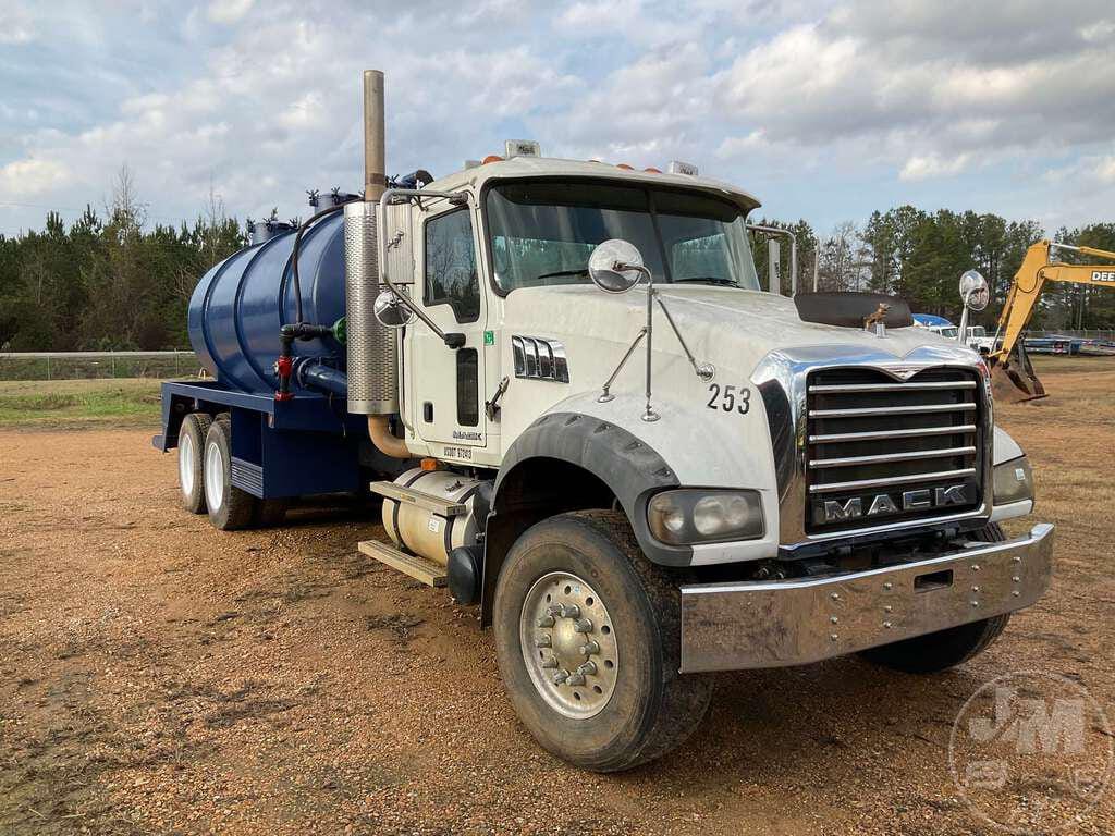 Main image Mack GU713