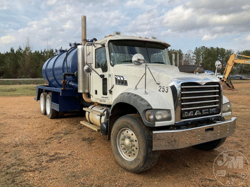 Main image Mack GU713