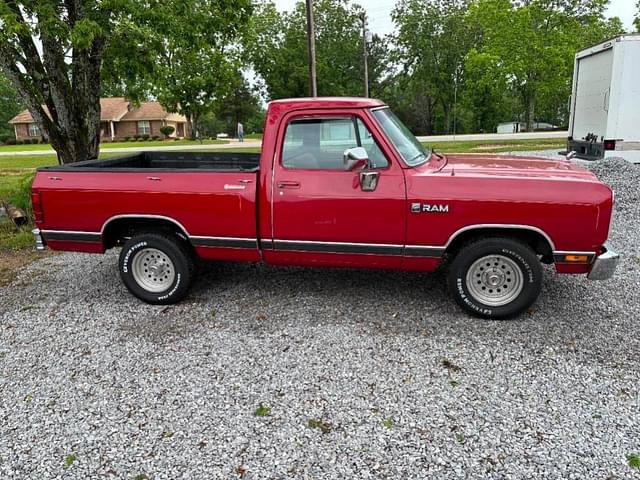 Image of Dodge 100 equipment image 3
