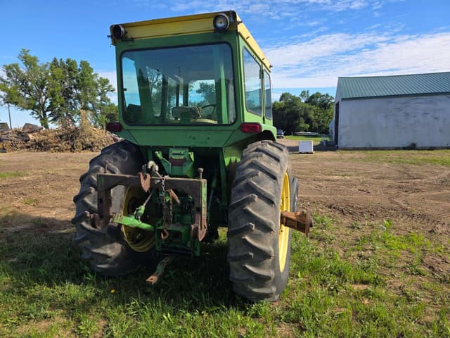 Image of John Deere 4320 equipment image 3