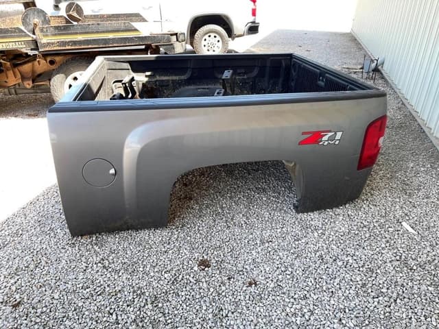 Image of Chevrolet 2500HD equipment image 3