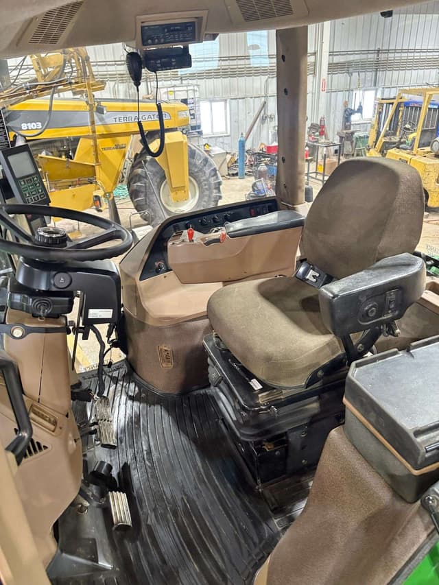 Image of John Deere 8100 equipment image 4