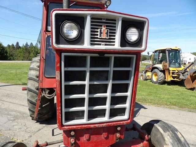 Image of International Harvester 1066 equipment image 2