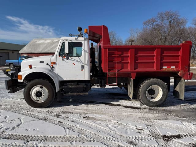 Image of International 4900 DT466 equipment image 1