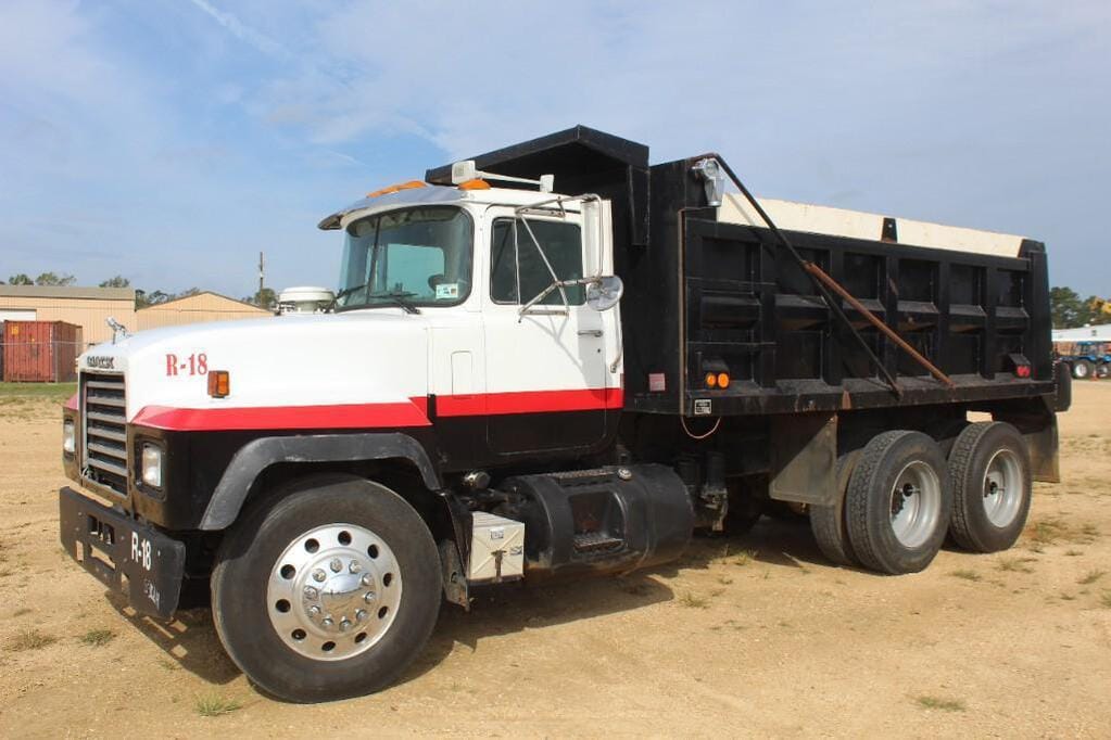 Main image Mack RD688S