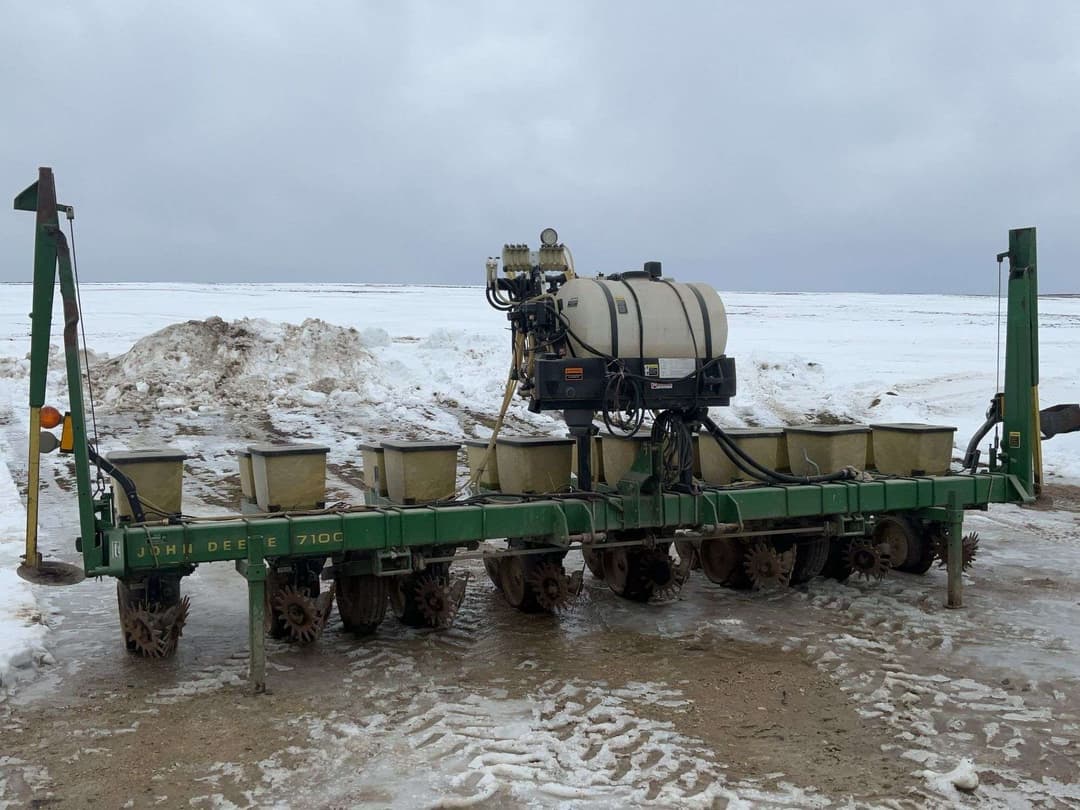 Image of John Deere 7100 Primary image