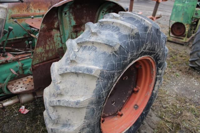 Image of Oliver 1365 equipment image 3