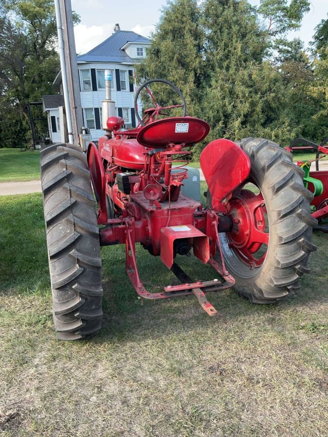 Image of Farmall H equipment image 3